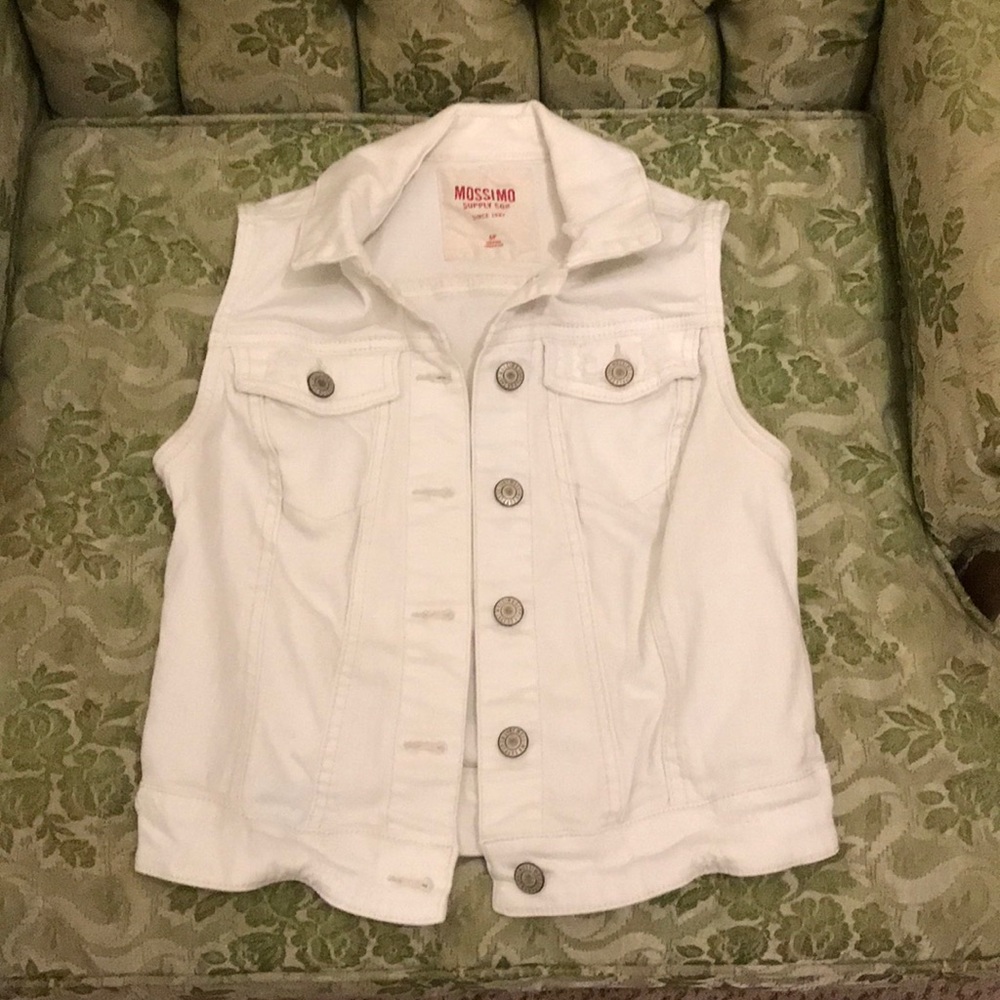 White jeans vest